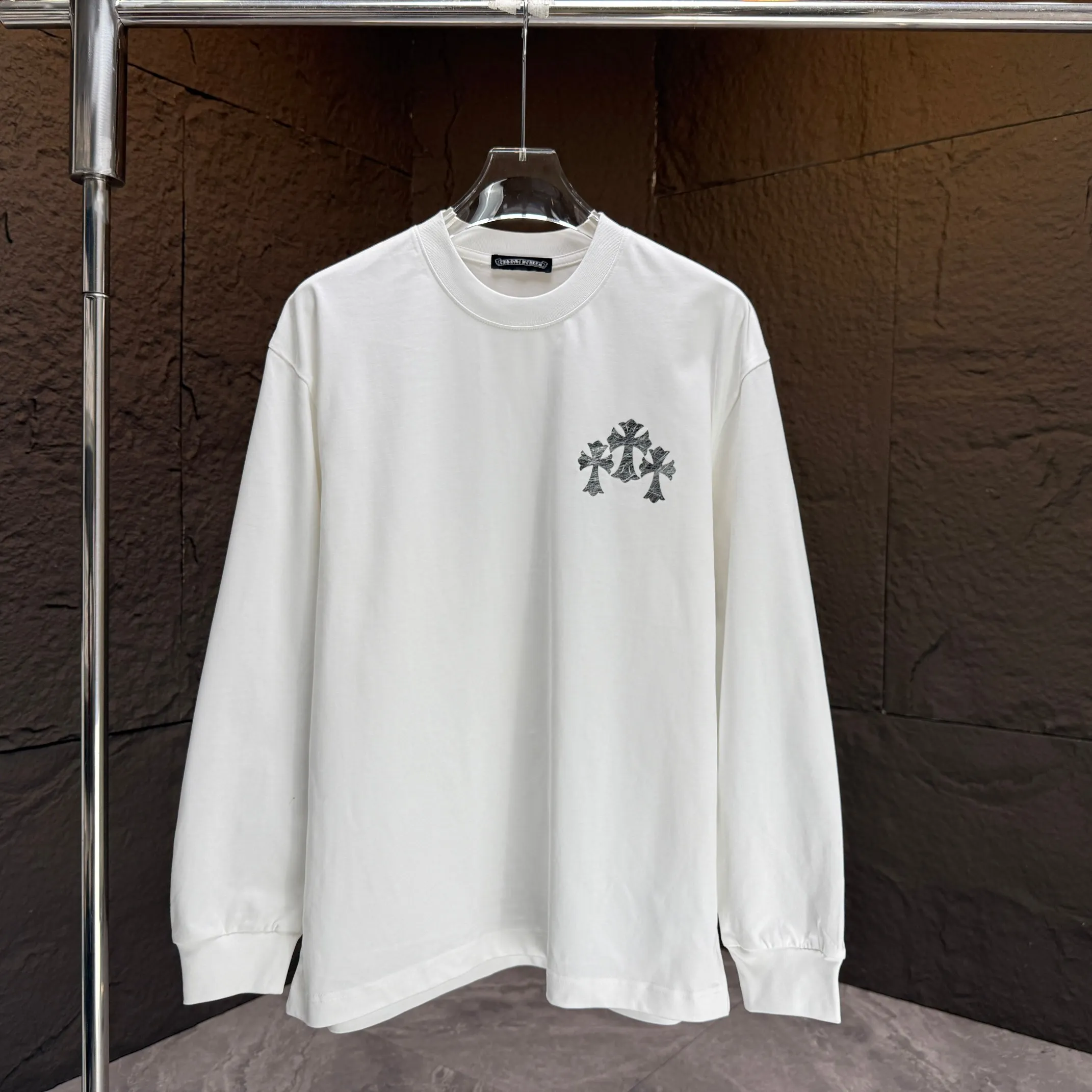 🅿️230 CH* Crow Heart* 2025 autumn and winter new thick long-sleeved T-shirt 320g pure cotton Sanskrit cross logo silver thread Color: Black White Angora Red Size: S M L XL